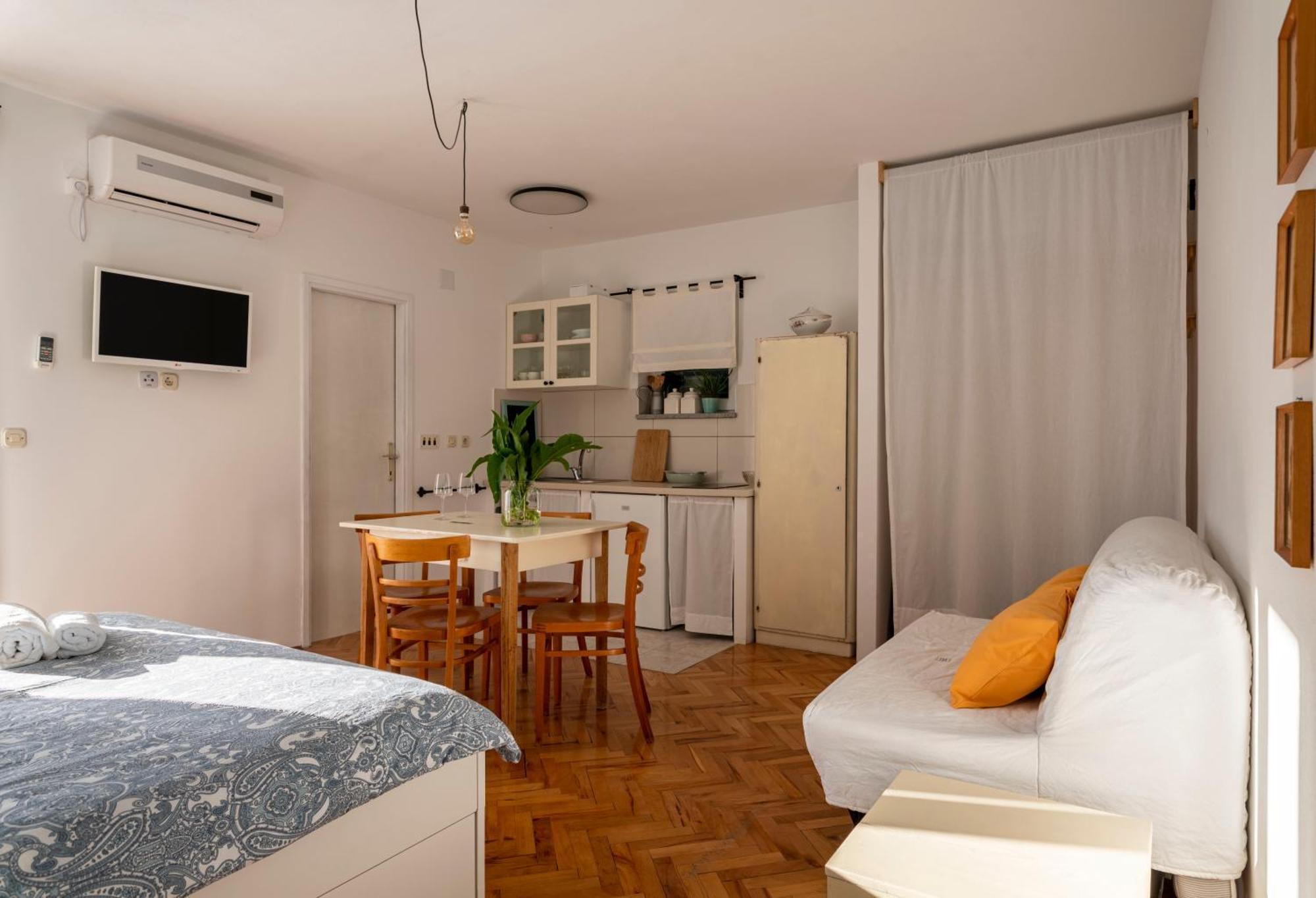 Charming Tale Apartments Modun19 Pirovac Habitación foto